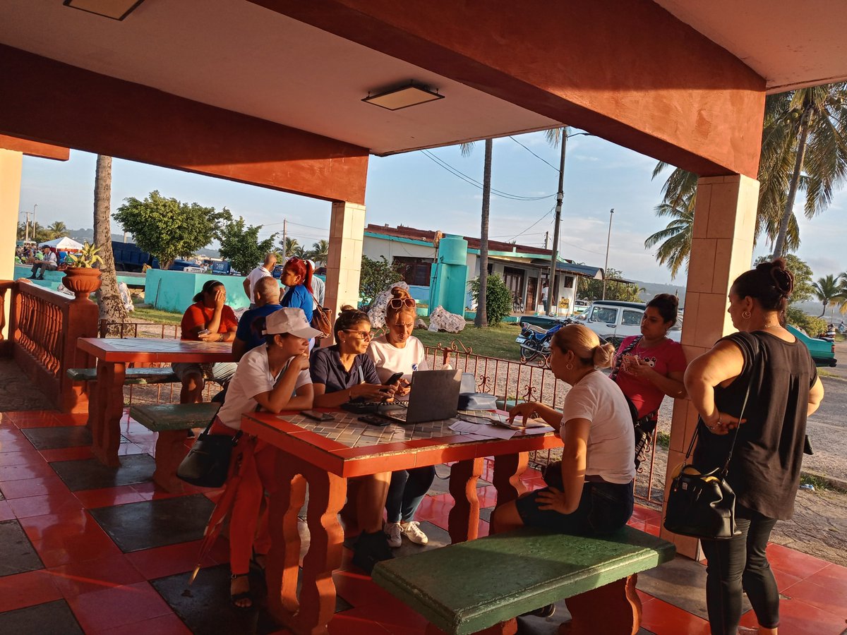 #MatanzasDeGirónAl26 trabaja en Feria Agropecuaria por la #TransformaciónDigital y <a href="/EtecsaMatanzas/">Comunicador ETECSA Matanzas</a> presente porque #EtecsaTeAcompaña en todo momento.