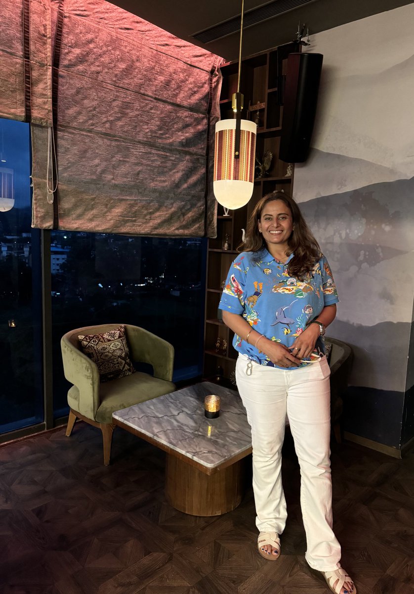 RupiSra's tweet image. I am settling in to watch #Wimbledon2024
Final here at this awesome place! 

@DjokerNole all the way! 

Mesmerising yesterday @BKrejcikova! 

#sundayvibes 
#SportsLover