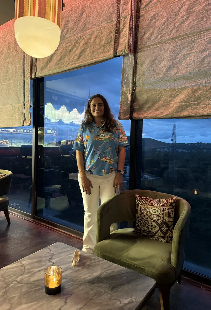 RupiSra's tweet image. I am settling in to watch #Wimbledon2024
Final here at this awesome place! 

@DjokerNole all the way! 

Mesmerising yesterday @BKrejcikova! 

#sundayvibes 
#SportsLover