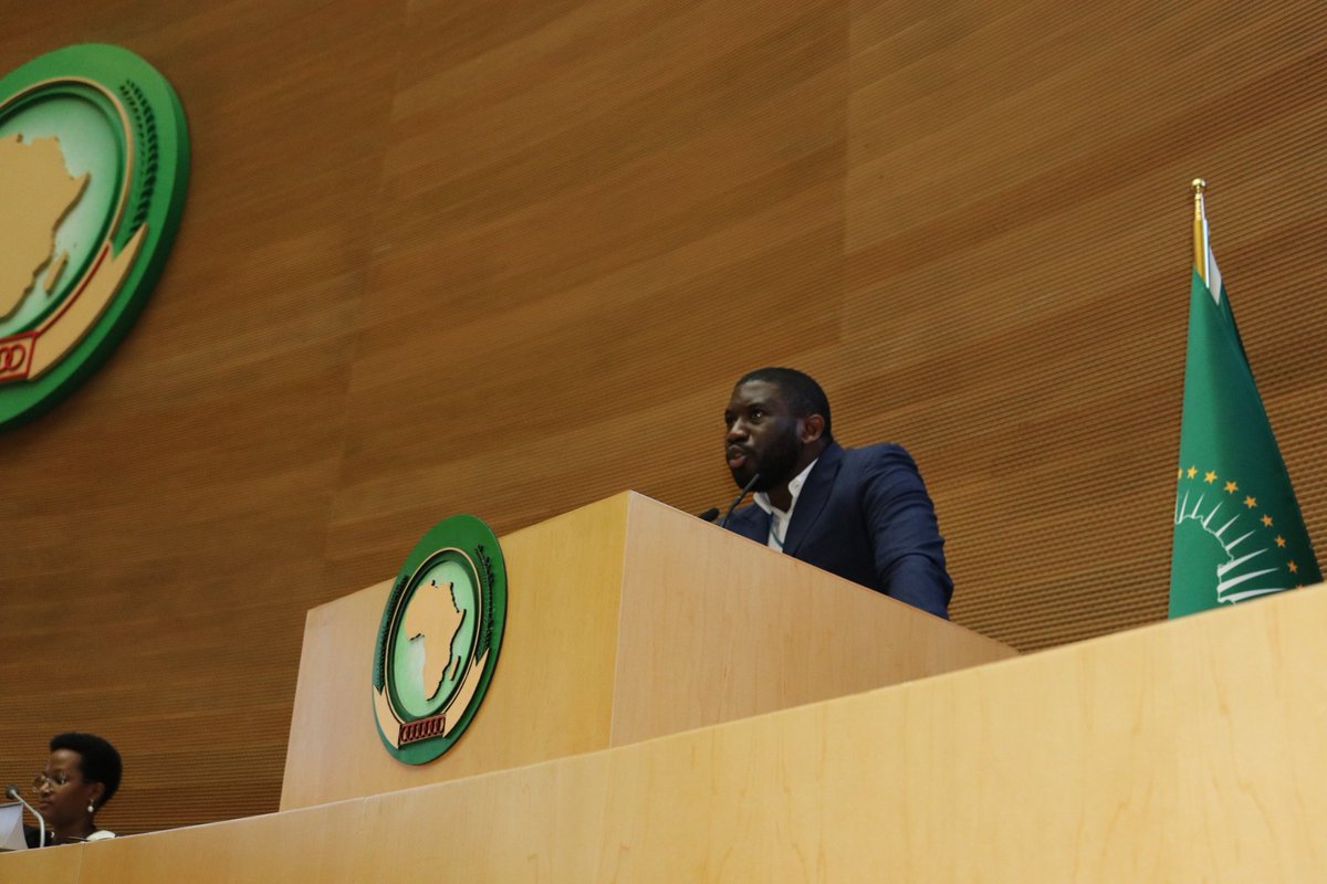 OliverMutesi's tweet photo. Speaking at the Headquarters of @_AfricanUnionTo officially launch the first interactive video game on African history, developed by @UNESCO&amp; @NETINFO, highlighting the major contributions of African historical figures learning about African history in a fun and interactive way. https://t.co/0wVOoOklrL