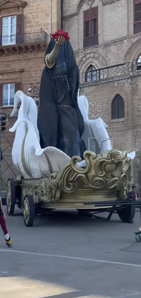 ataner20's tweet photo. #stasera a #palermo c'è "u Fistinu", o meglio il clou dei festeggiamenti della 400° edizione del #festino di #santaRosalia. Per il momento è coperta la santuzza ma già si intravede qualcosa ❤️🙏 https://t.co/0arNJjLhM4