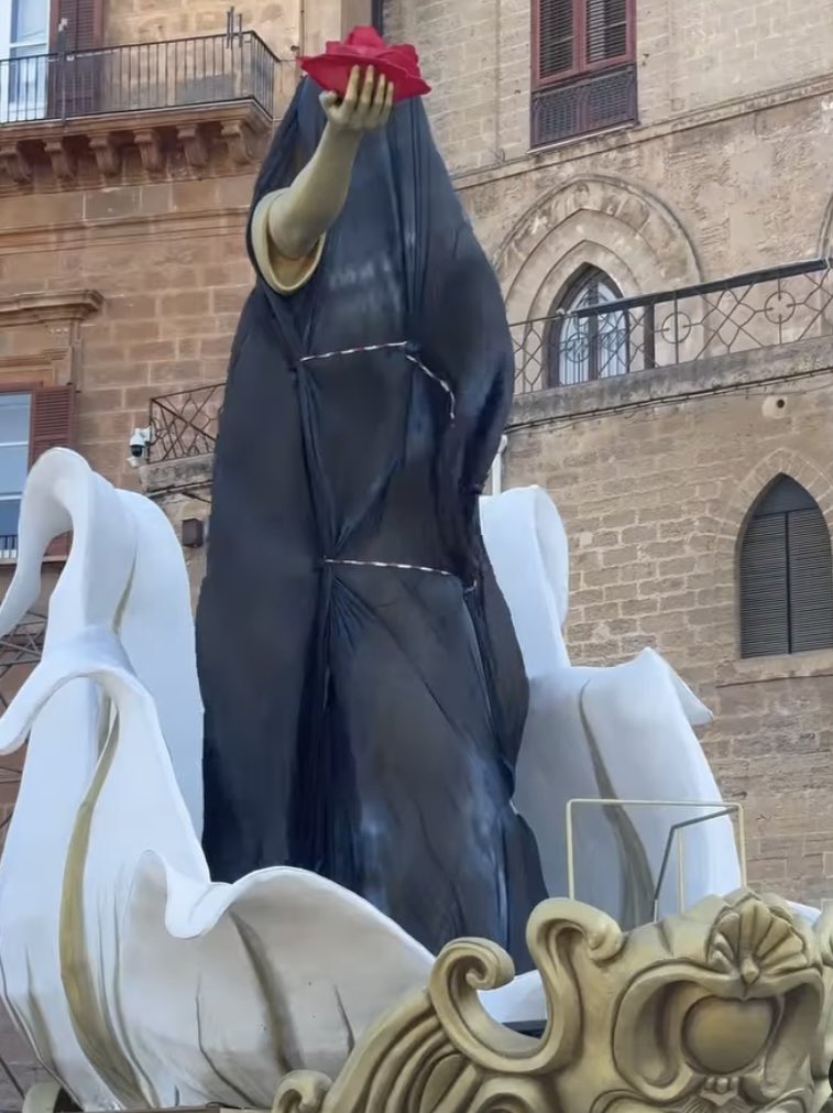ataner20's tweet photo. #stasera a #palermo c'è "u Fistinu", o meglio il clou dei festeggiamenti della 400° edizione del #festino di #santaRosalia. Per il momento è coperta la santuzza ma già si intravede qualcosa ❤️🙏 https://t.co/0arNJjLhM4