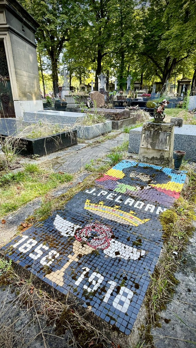 FutureCon's tweet photo. Paid our respects to Joséphin Péladan today 🙏🌹

The role of the Adepts is to ensure there will always be colour, despite all that seeks to dull our sight. https://t.co/KQU3fNbxiu