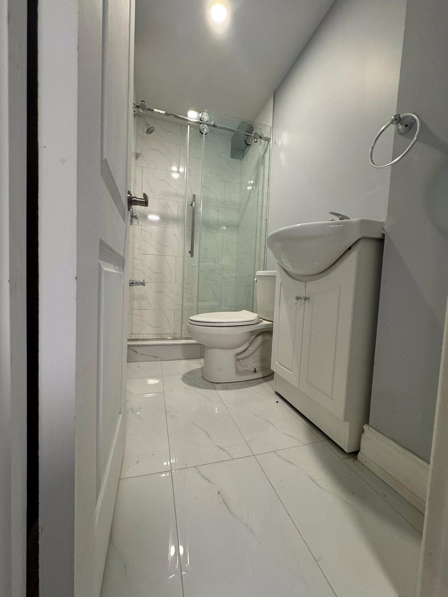 adrois_official's tweet photo. BASEMENT FOR RENT IN HAMILTON (MOUNTAIN), ON.

A two-bedroom, newly constructed basement apartment (in-law suite) is available for rent in the family-friendly, quiet, and serenr neighborhood of Hamilton mountain area of Ontario.

#adrois #welcometocanada https://t.co/bMYkvkUizG