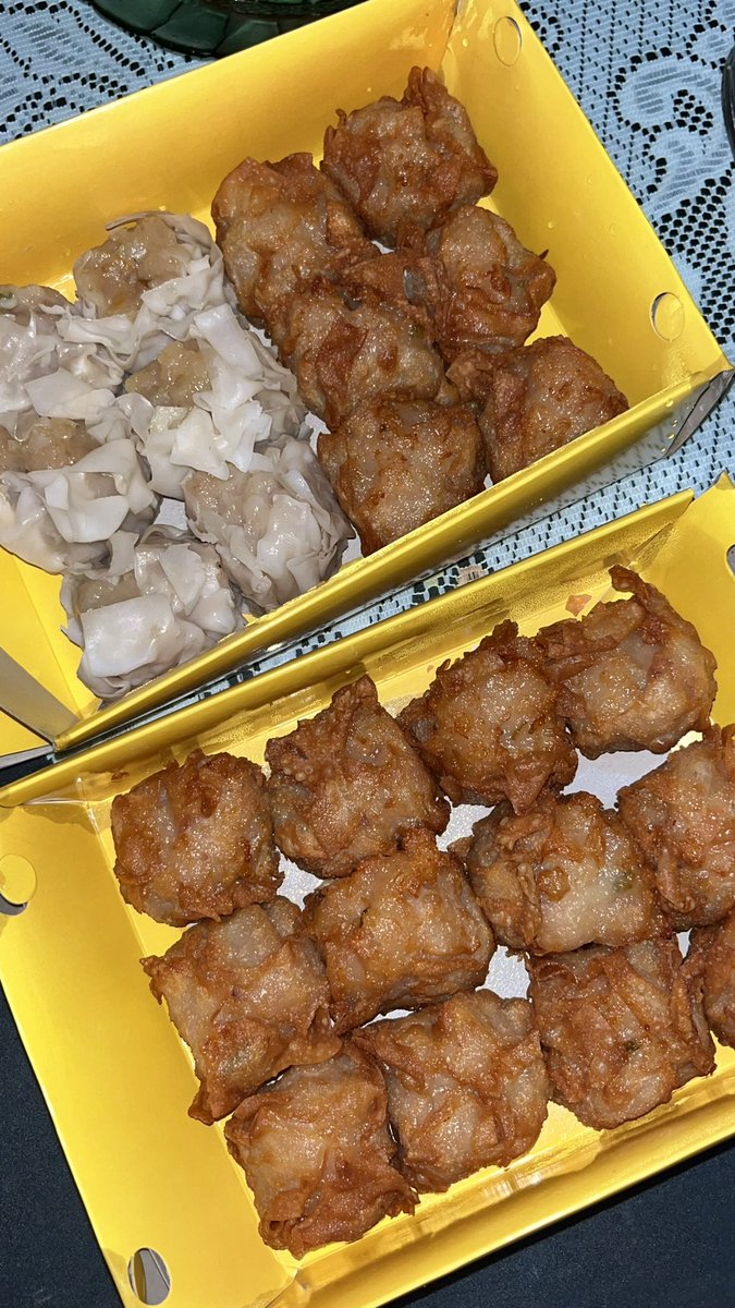 haeyorri's tweet photo. Isiannya gak pelit, kerasa dagingnya! Ini makan 2pcs aja udah kenyang😅

Paling rekomen yg siomay gorengnya sihhh https://t.co/oZ19pshuSS