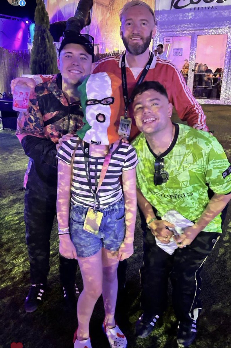 go hiomlán ar bord lena saoránacht Éireannach- go raibh mile maith agat <a href="/KNEECAPCEOL/">KNEECAP</a> agus <a href="/madcoolfestival/">Mad Cool Festival</a>