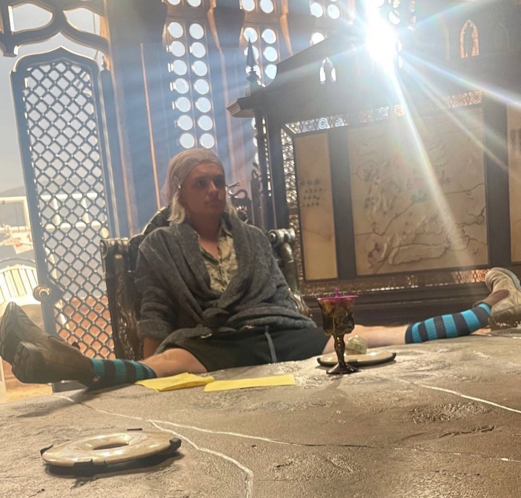 “ a ver para quién te abres de piernas así … ”    # nv 

( <a href="/LeRoiIvre/">AEG❃N</a> )