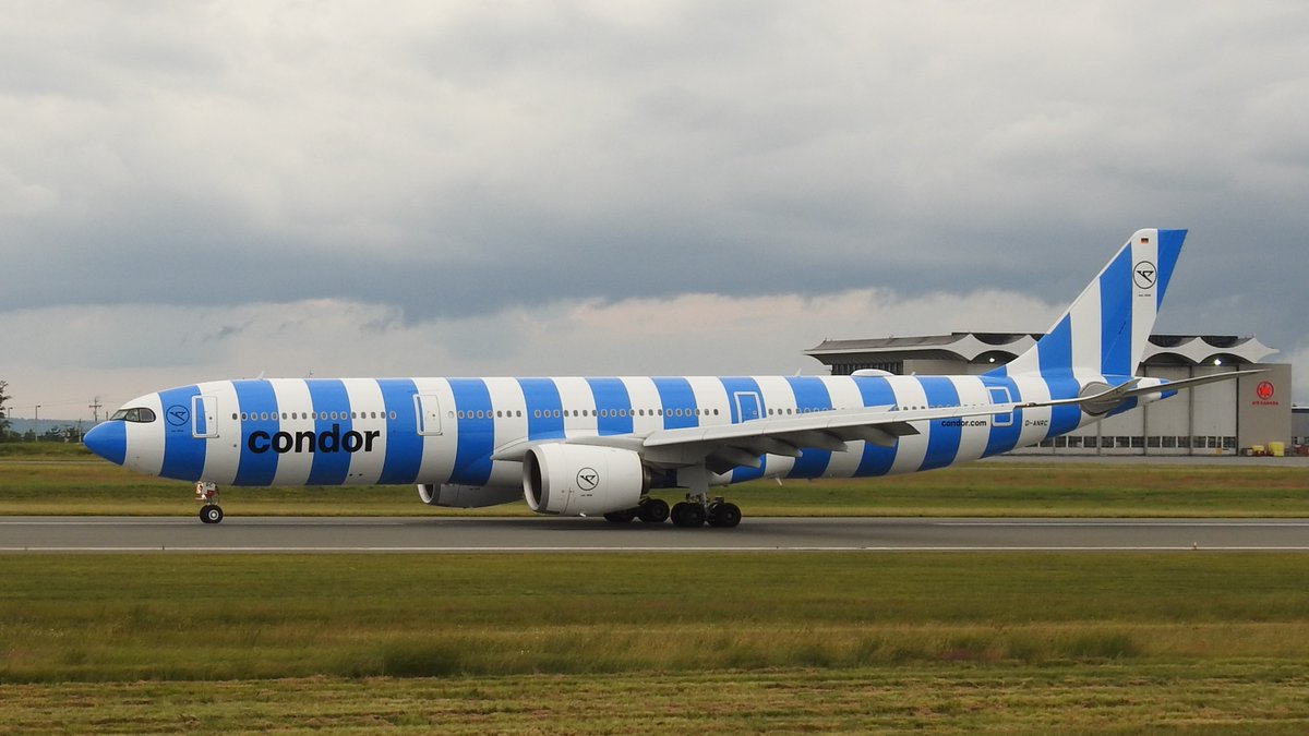 veryboeing's tweet image. Condor #A330 -941 #DANRC 'Condor Sea' livery arrives on Rwy 23 at CYHZ