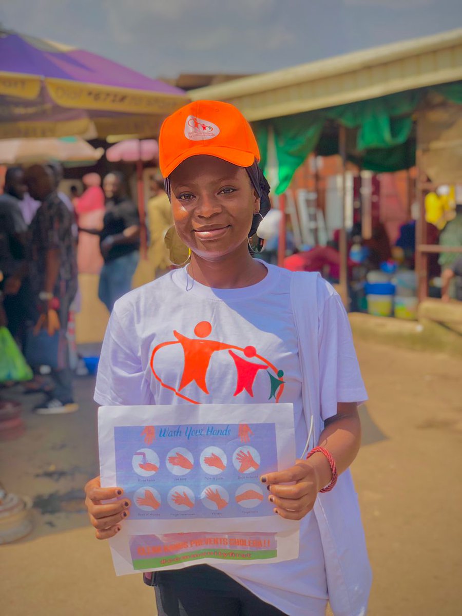 allhealthone's tweet photo. Our Abuja Team conducted a timely hand hygiene awareness campaign at Wuse Market.
@SamiatOlanisebe, Zaynab, Debbie educated the residents on the importance of proper handwashing techniques and demonstrating the effective use of hand sanitiser.
#CleanHandsForAll https://t.co/Ta0MlleyDs
