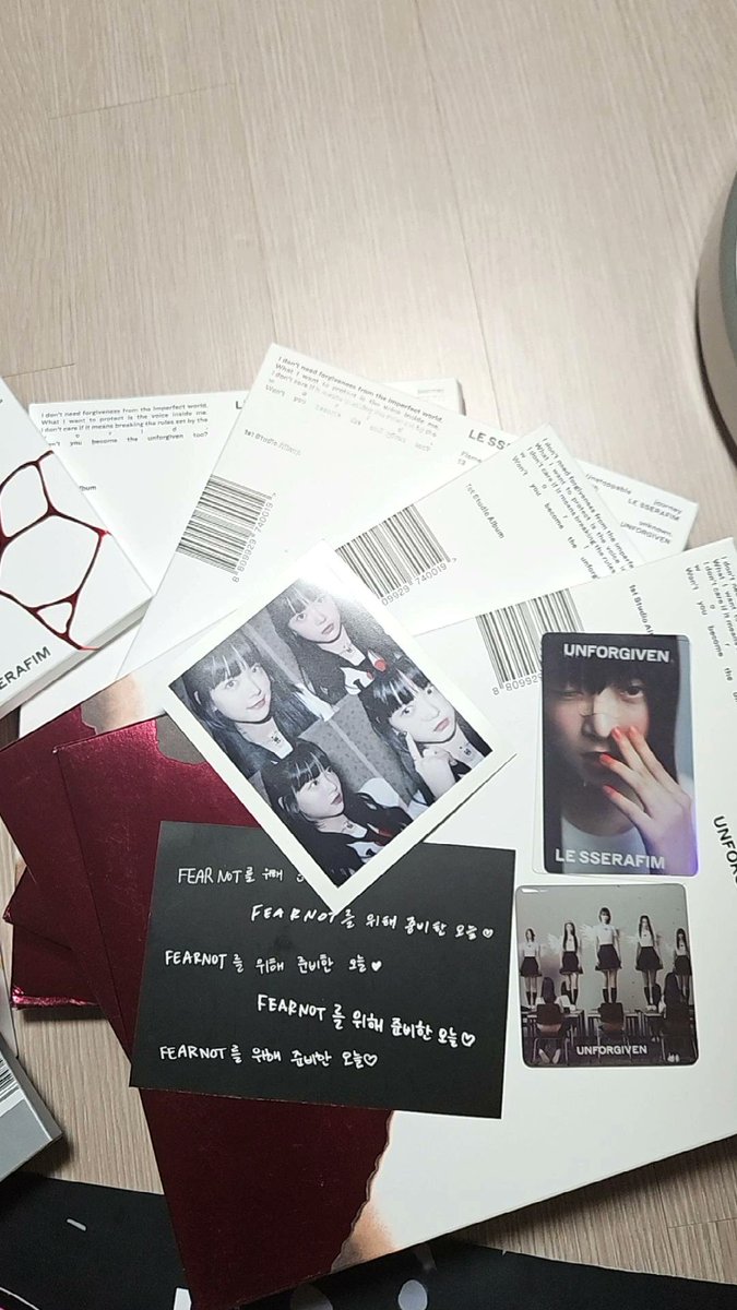 #rt 판매 완료돼면 한분 0.3보내드려요
르세라핌 응원봉,포카,개봉앨범7개

🌟일괄로 파는거라 하자확인 어려워요🌟
❌️개별구매 불가❌️

일괄 1,5+배송비0,5(무게 꽤 나가요)
=2,0