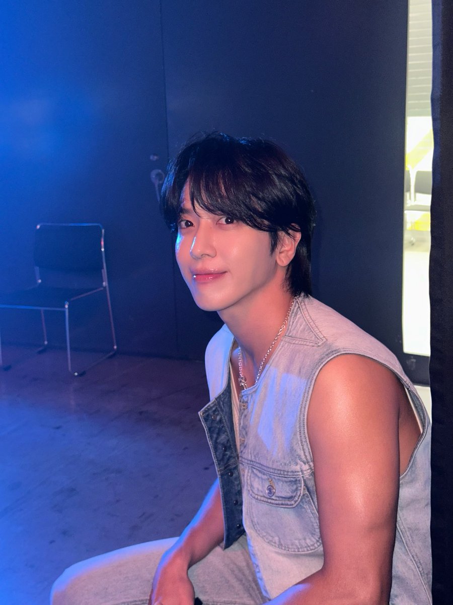 JYHeffect's tweet photo. 툭 https://t.co/LjQpBkRRAb