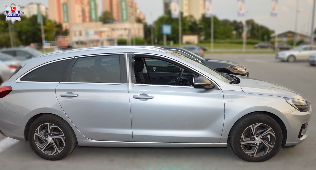 rdcpolskieradio's tweet image. Rodzice zostawili 3-letnią dziewczynkę w rozgrzanym aucie na parkingu centrum handlowego w #Zamość. Z drugim dzieckiem poszli w tym czasie na zakupy

#dzieckoWaucie #upał #samochód