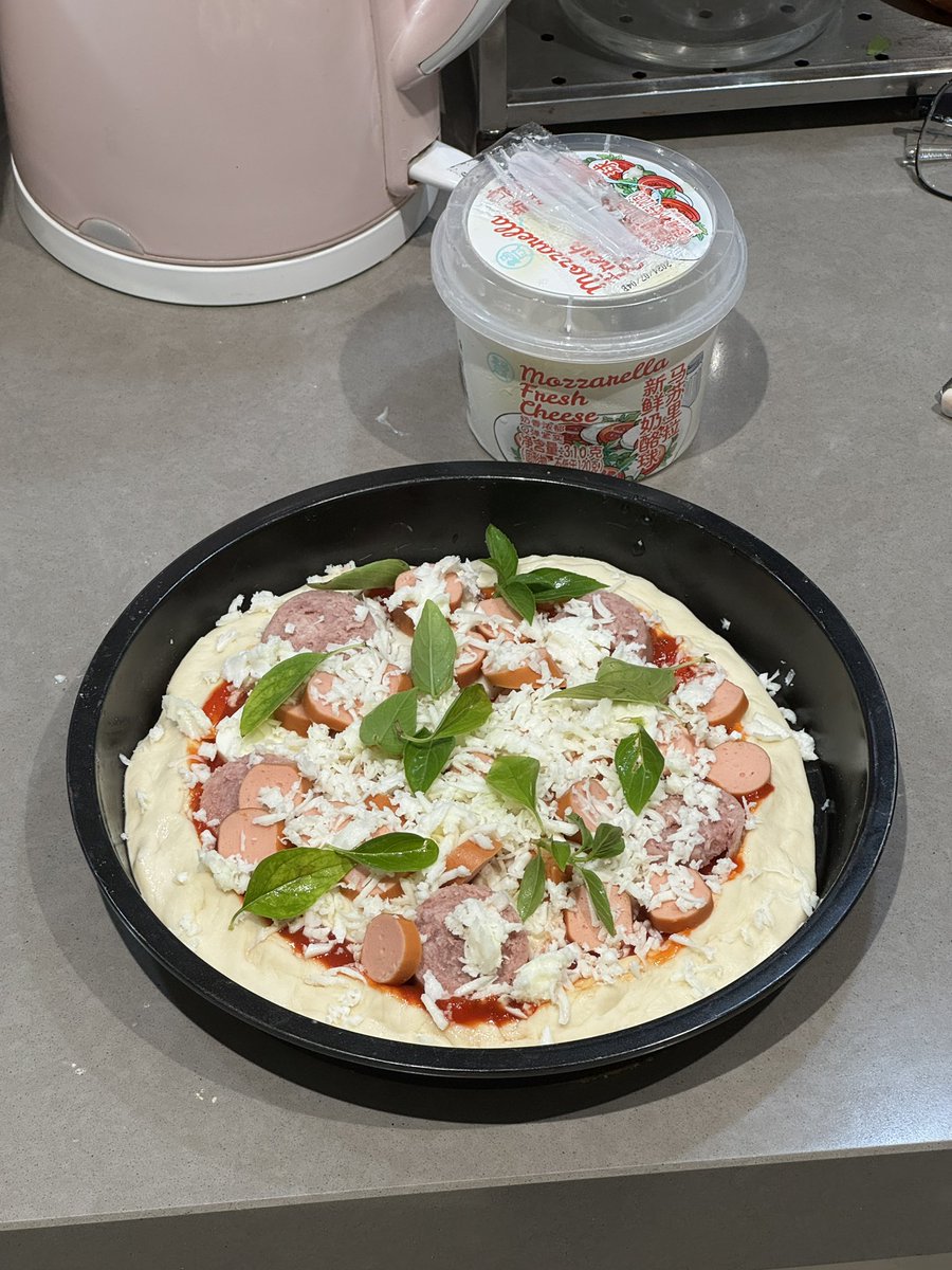 lifeoutvan's tweet photo. 给大家吃一口我做的🍕 https://t.co/S7KjuC7mkb