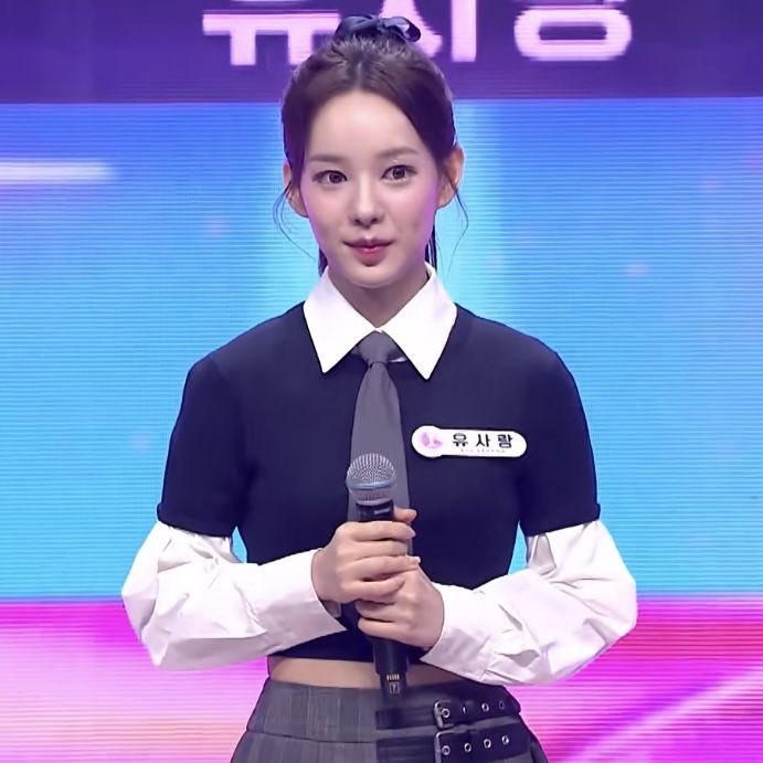 twentyonezip's tweet photo. @enhynoos Halooo semuanya! Ah.. sampai juga kita di farewell ini.. sedih ya? Sebelum nya aku mewakilkan seluruh Investors mau mengucapkan terima kasih ke Directors karena sudah bekerja keras buat Investors! Tepuk tangan! 🫶 Sampai di detik ini, kita udah keren banget berjalan bersama-sama! https://t.co/D5Q5kBqHsD