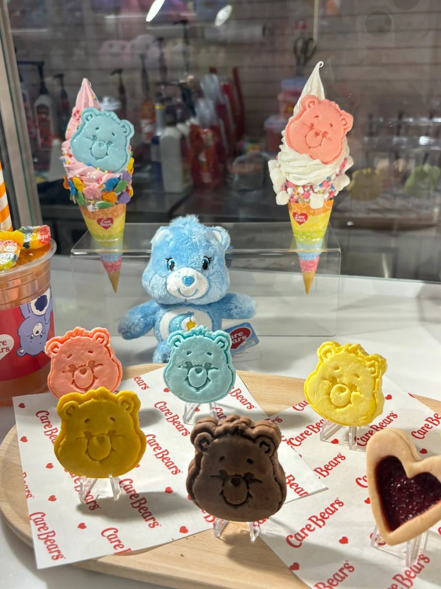 It feels like the most comprehensive care bears in Bangkok! I’ve always wanted to buy a little bear with a crooked mouth. 😍