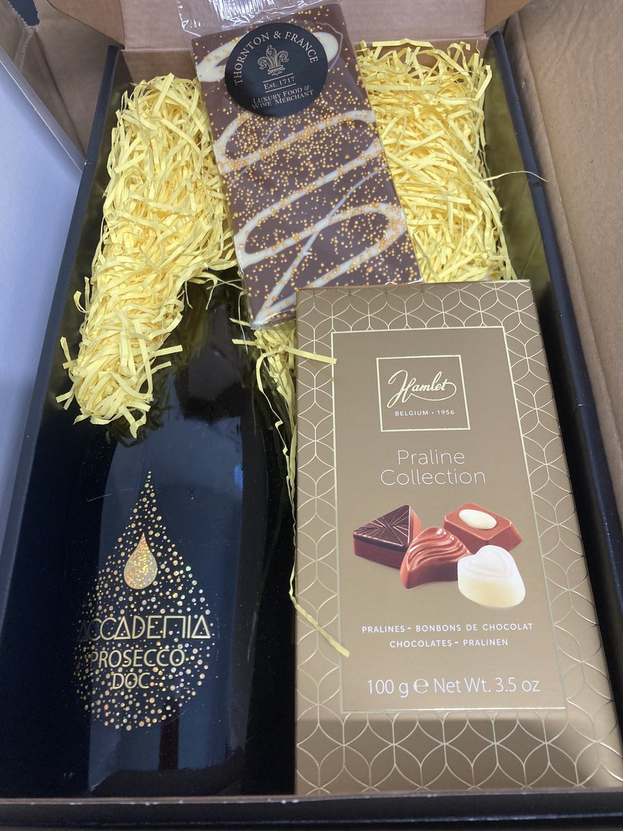 Glynrhian's tweet photo. Lovely suprise and so nice to be appreciated☺️ Methu coelio braidd ei bod hi’n bump a’r hugain blwyddyn!! #realale #bwydda https://t.co/zvHOAHXNtN