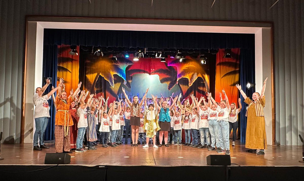 TT_Schools's tweet photo. Rapturous applause for #TTWrexham @TT_Wrexham last night. The home crowd raised the roof at @WilliamAstonWXM for our final performance of the week. Great support from #TTfriday @TT_ChesterUK in the choir too https://t.co/NsBefn2obj
