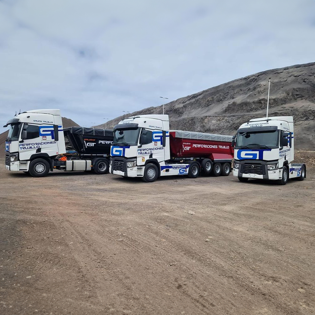 RenaultTrucksEs's tweet photo. Perforaciones Trujillo ha renovado su flota con tres vehículos de Used Trucks By Renault Trucks, reacondicionados y personalizados para cumplir con las nuevas exigencias del sector.

Agradecemos a @azudautos_canarias por hacer posible esta entrega.

#RenaultTrucksEspaña https://t.co/DH6LAnoqtU