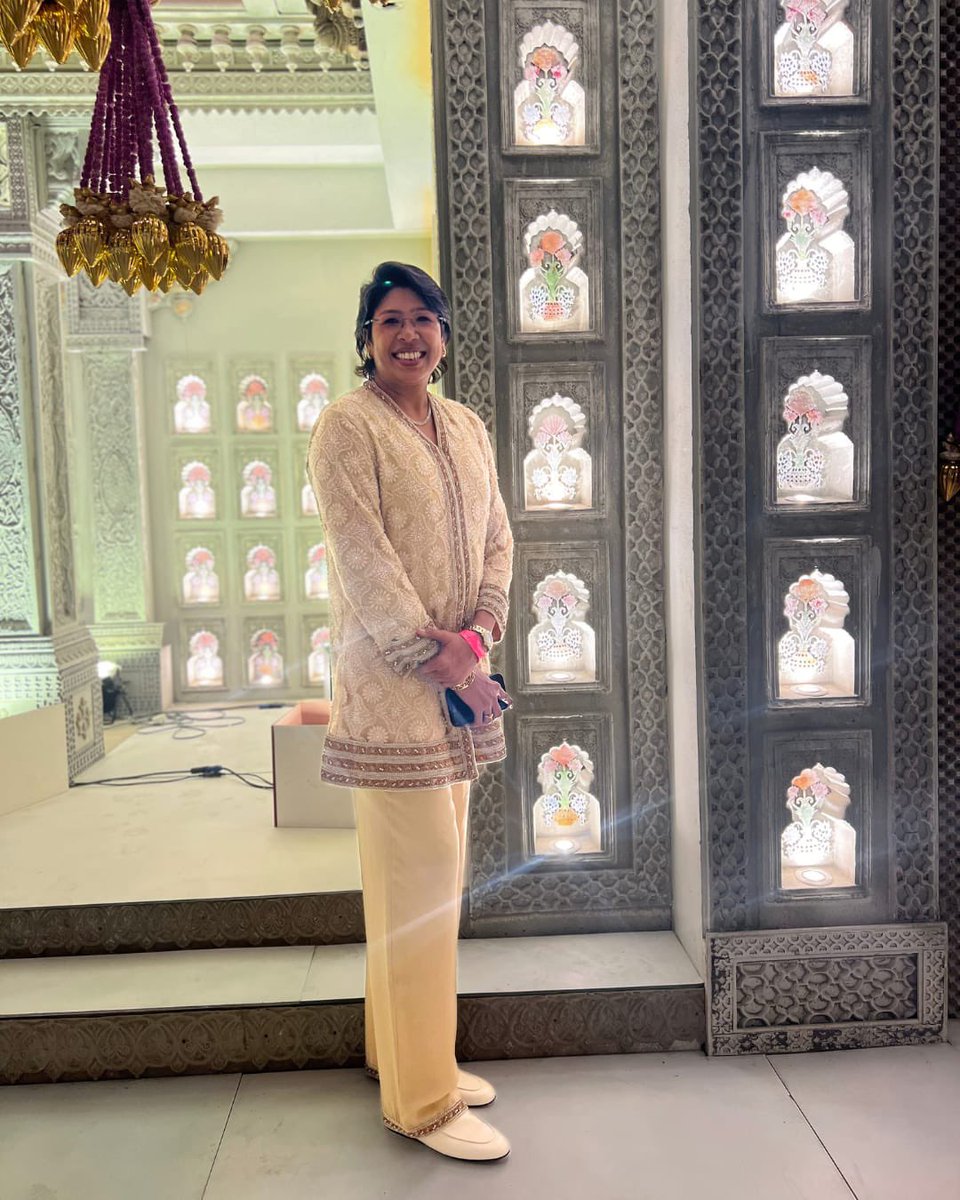 JhulanG10's tweet photo. Had the most wonderful time at the wedding! Wishing #Radhika and #Anant a lifetime of love and happiness ☺✨
#Wedding #Celebration #AnantRadhikaWedding #WeddingBash https://t.co/sfuJbPO0op