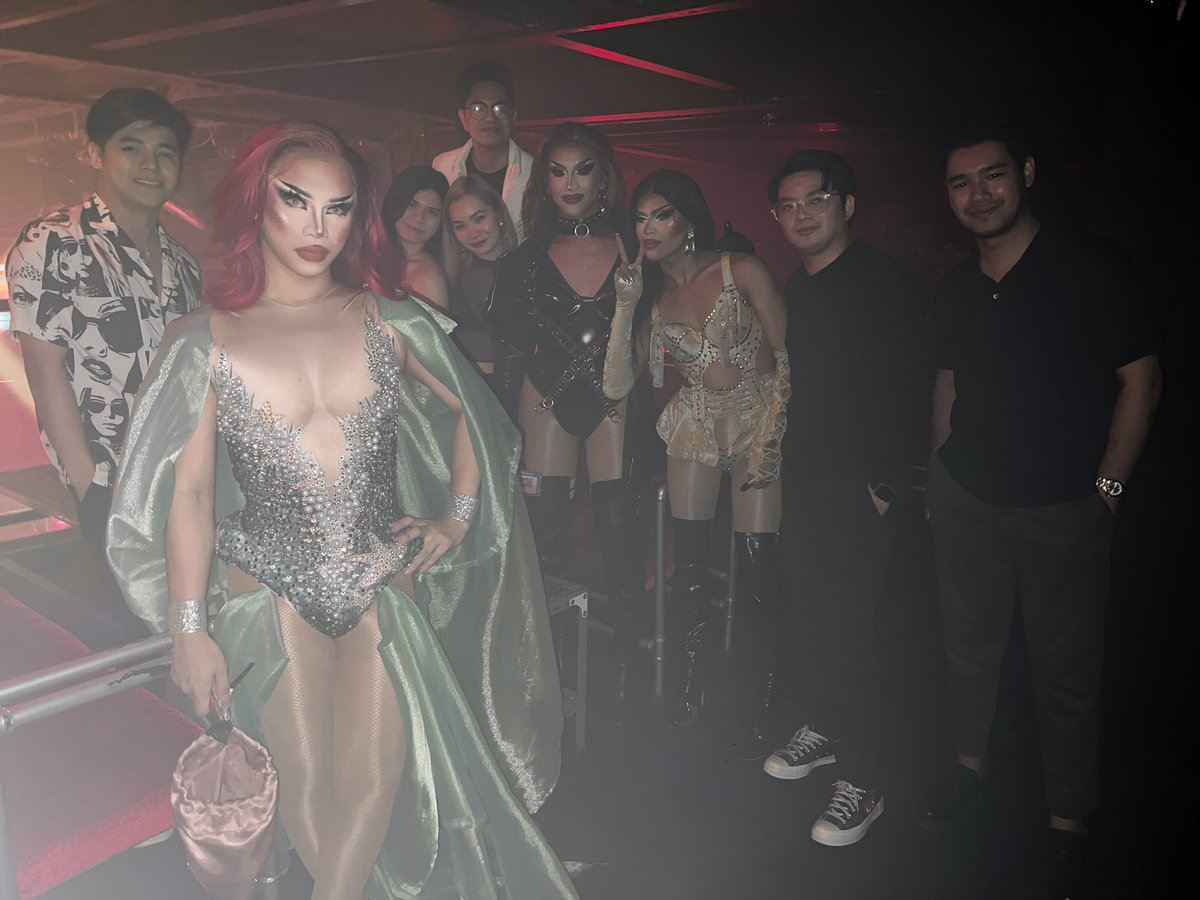 rhussellfamy's tweet photo. Then went to QC to watch the #KRIB+ drag queens!

First time to watch @rileynicole_x @muahdayaw live! https://t.co/oRFVk9jmCf
