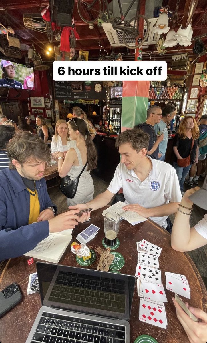 charlie rowe via instagram stories 🏴󠁧󠁢󠁥󠁮󠁧󠁿