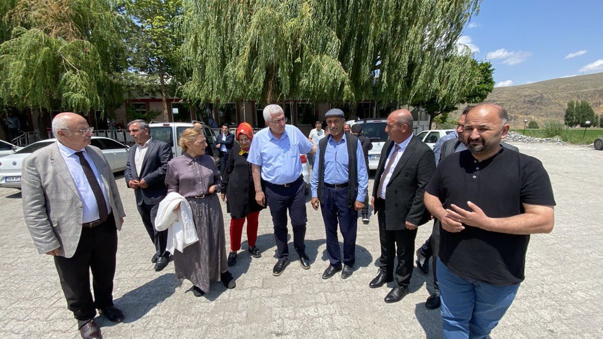 ozmehmetemin's tweet photo. 📍Köprüköy / Yağan 

Yağan’da mola verip, hemşehrilerimize selam verdik. Sıcak ve samimi ortamda bizlere gösterdikleri ilgi ve alakalarından ötürü teşekkür ederim. 

Rabbim kardeşliğimizi daim eylesin. https://t.co/ZSTyrSYSfr