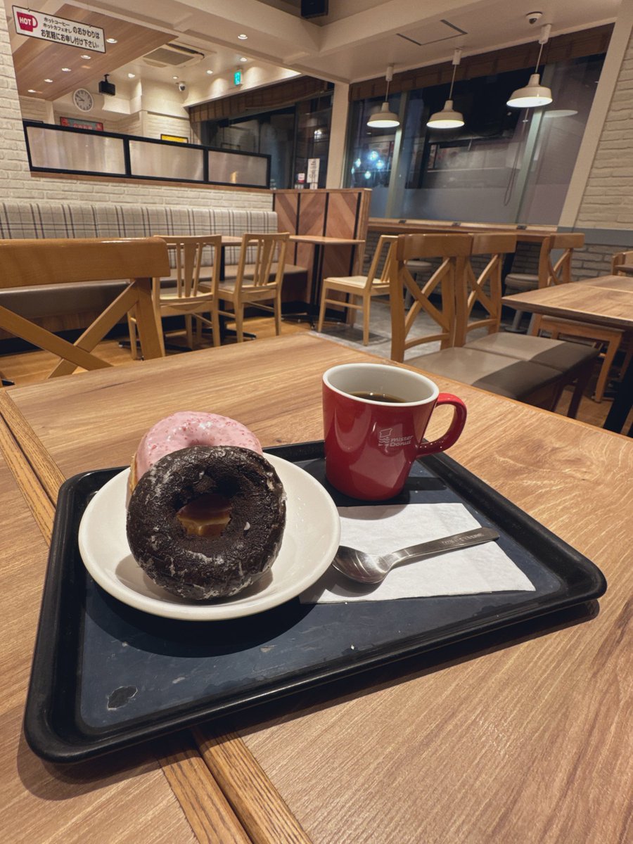 moonbird0807's tweet photo. 連休ど真ん中の静かなミスド、一組除いて...
空気読まないで居酒屋テンションの声デカマウント女二人組。店出て行くときに容姿年齢みてみたら、ど安定のコデブにガリのくそBBAコンビだった。声だけだと、四人くらいいたかと思ったわよ。ああいう老害候補群にはなりたくない。 https://t.co/qOM71dv8XJ