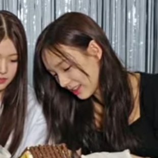 reiluvjungeun's tweet photo. #sarang saurrr pretyyy ^^ https://t.co/1rZnhd9oV0