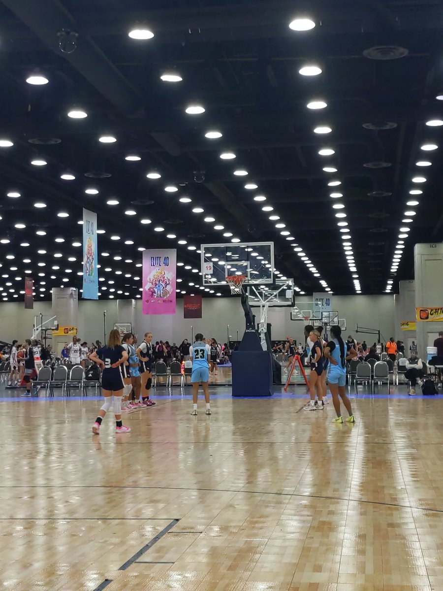 <a href="/khaliabradley2/">khalia bradley</a> scores a left layup in transition &amp; drives hard to the rim to earn free throws. Great to 👀 <a href="/rachel_balhorn/">Rachel Balhorn</a> out on the court competing again w/ <a href="/Always100_MI/">Always 100 Anarchy - Michigan</a> 2025 #Run4Roses <a href="/PGHMichigan/">Prep Girls Hoops Michigan</a>