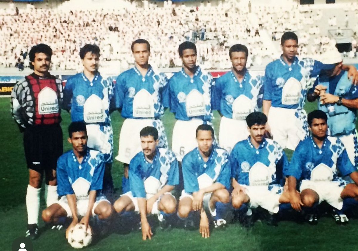 mnsoormsd's tweet photo. المتحف الرياضي لكرة القدم يكرم لاعب نادي الهلال السابق البرازيلي سيرجيو سواريز الذي مثل الفريق عام 1992-1995 وسلم له درع التكريم + التيشرت القديم في محل إقامته في البرازيل تقديرآلمسيرته المتميزة تلك الحقبة .
The Football Sports Museum honors former Brazilian Al Hilal club player Sergio Suarez, who represented the team in 1992-1995, and handed him a shield of honor and an old T-shirt at his place of residence in Brazil, in appreciation of his distinguished career during that era.
#متاحف 
#الهلال