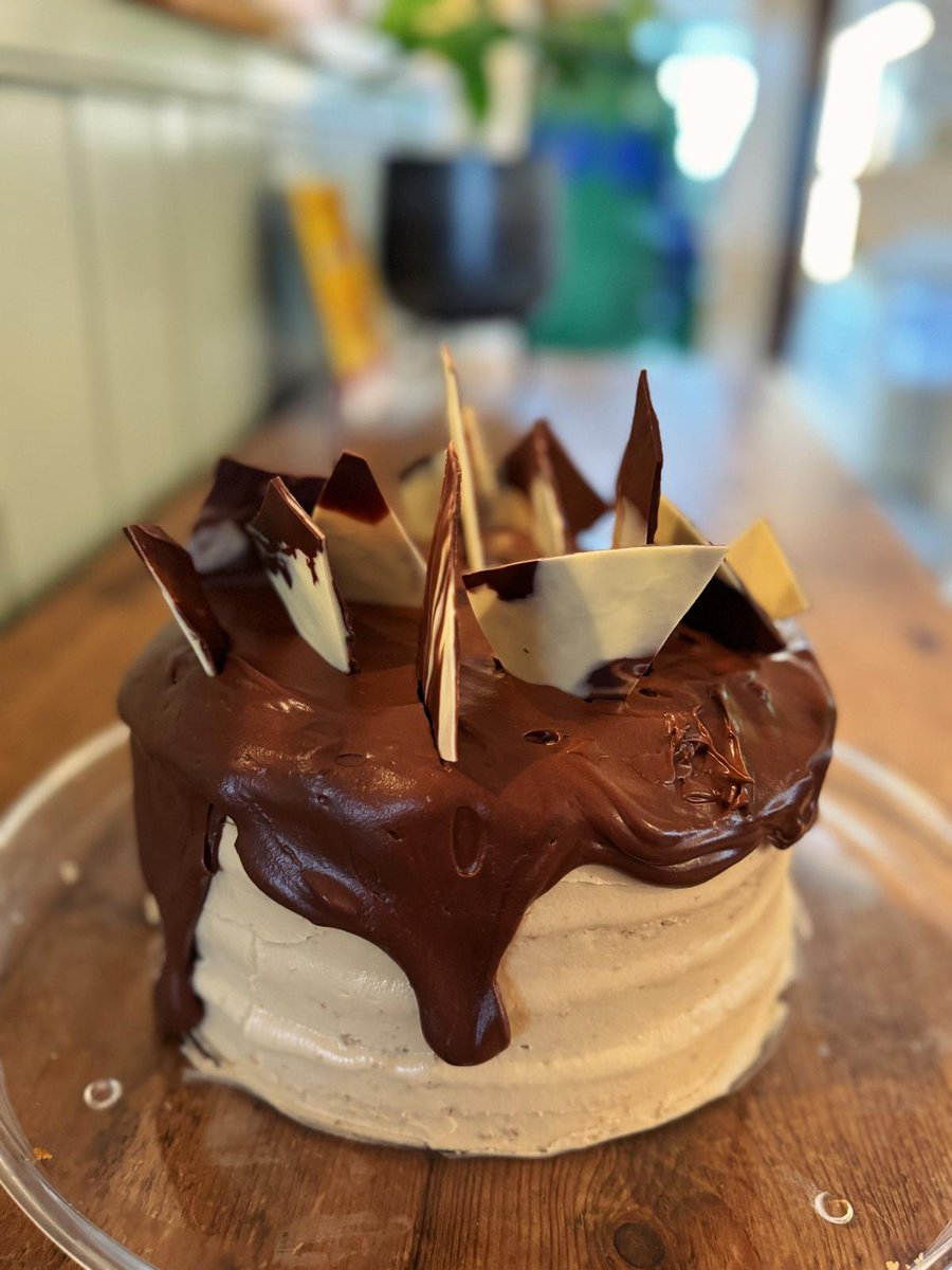 cedarbarn's tweet photo. It's definitely a mocha kind of a day π§οΈ
π° by Lizzie
π· by Jess
#coffeeandcake #homebaked #handdecoratedcake #cedarbarncake #pickeringcafe https://t.co/eepV0MhqoM