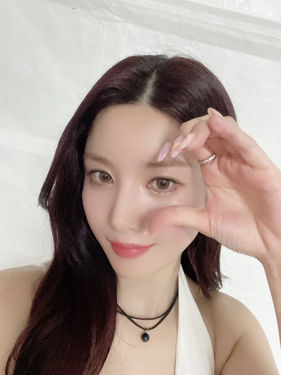 KWONEUNBI's tweet photo. [📸] 240714 K-MUSIC FESTIVAL 

더위?가? 뭐?죠?
은비 무대보면 올 여름 더위 싹—-잊게 해줌❤️
더?위? 바로 기억 삭제❤️

#권은비 #KWONEUNBI
#WASBE2024 https://t.co/GwxqJrBtW0