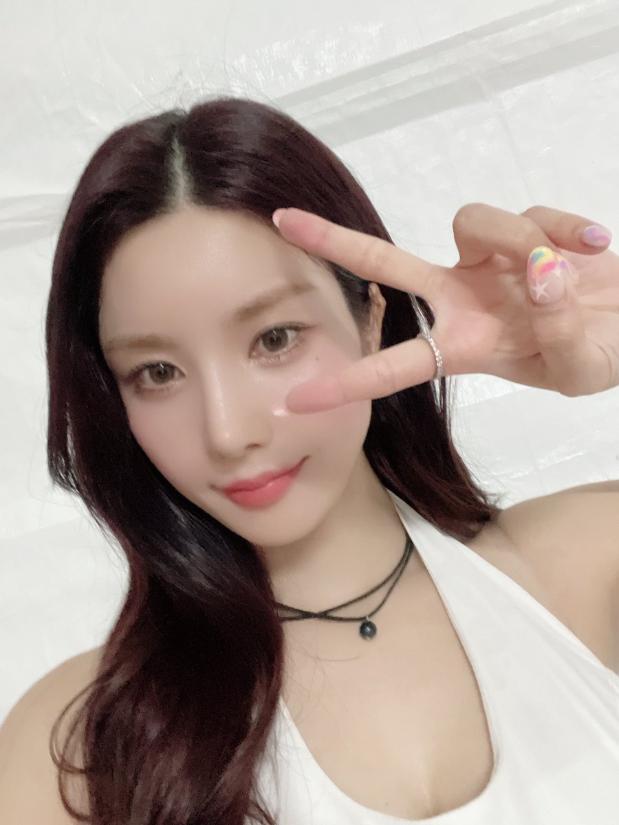 KWONEUNBI's tweet photo. [📸] 240714 K-MUSIC FESTIVAL 

더위?가? 뭐?죠?
은비 무대보면 올 여름 더위 싹—-잊게 해줌❤️
더?위? 바로 기억 삭제❤️

#권은비 #KWONEUNBI
#WASBE2024 https://t.co/GwxqJrBtW0