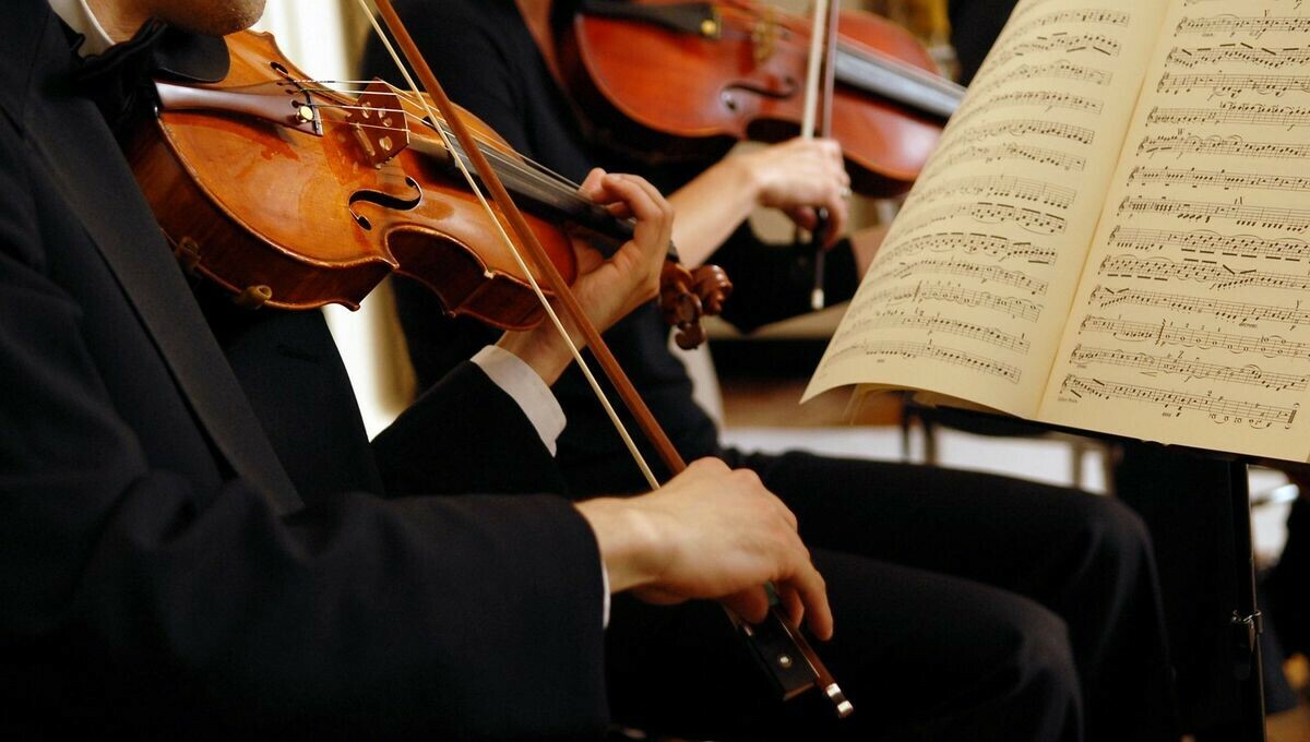 France Inter (@franceinter) on Twitter photo Pas si classique ! ➡️ l.franceinter.fr/D64
L'Orchestre <a href="/nationaldefce/">Orchestre National de France</a>, la <a href="/MaitriseRF/">Maîtrise RF</a> et le <a href="/ChoeurRF/">Choeur RF</a> se retrouvent ce 14 juillet dès 21 h pour un concert en direct sur France Inter et <a href="/FranceTV/">France tv</a>
Une émission présentée par <a href="/annasigalevitch/">Anna Sigalevitch</a>
<a href="/CristiMacelaru/">Cristian Macelaru</a> <a href="/JocelynInter/">Jocelyn Perrotin</a> Pas si classique ! ➡️ l.franceinter.fr/D64
L'Orchestre <a href="/nationaldefce/">Orchestre National de France</a>, la <a href="/MaitriseRF/">Maîtrise RF</a> et le <a href="/ChoeurRF/">Choeur RF</a> se retrouvent ce 14 juillet dès 21 h pour un concert en direct sur France Inter et <a href="/FranceTV/">France tv</a>
Une émission présentée par <a href="/annasigalevitch/">Anna Sigalevitch</a>
<a href="/CristiMacelaru/">Cristian Macelaru</a> <a href="/JocelynInter/">Jocelyn Perrotin</a>