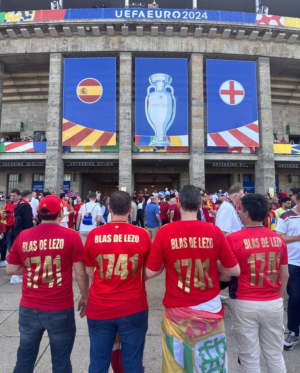 elforomdm's tweet photo. 🇪🇸 MUY GRANDES ESTOS AFICIONADOS DE ESPAÑA del @realbetis  #EURO2024  👏👏👏👏👏👏👏👏👏👏👏👏👏 ALTO Y CLARO BLAS DE LEZO PRESENTE!! 1741 https://t.co/yXTkV2QrEF
