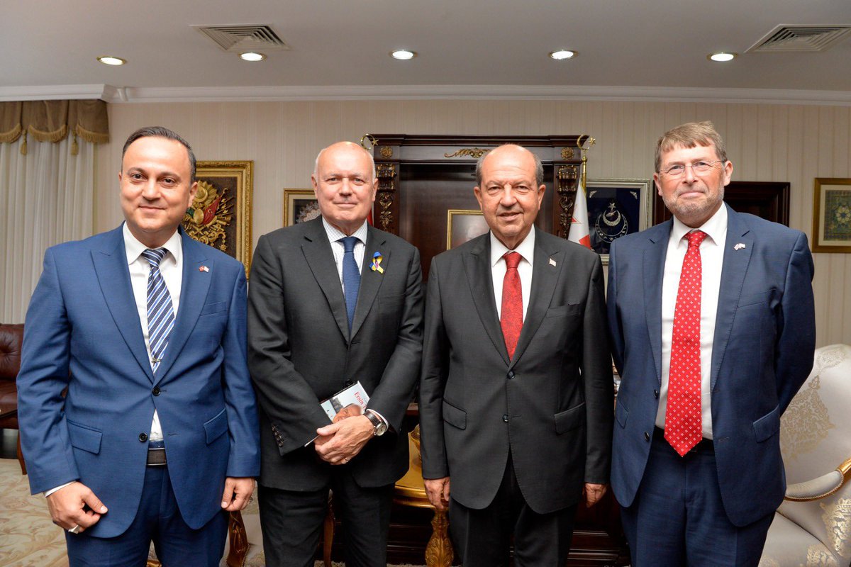 turkishcyprus's tweet photo. El presidente Tatar recibió a Iain Duncan Smith, antiguo líder del Partido Conservador y Diputado británico, quién visitó #ChipreDelNorte para valorar el establecimiento de vuelos directos entre el país mediterráneo y #ReinoUnido
#KKTC #RTNC #NorthernCyprus #TurkishCyprus https://t.co/1FaJJQuCw0