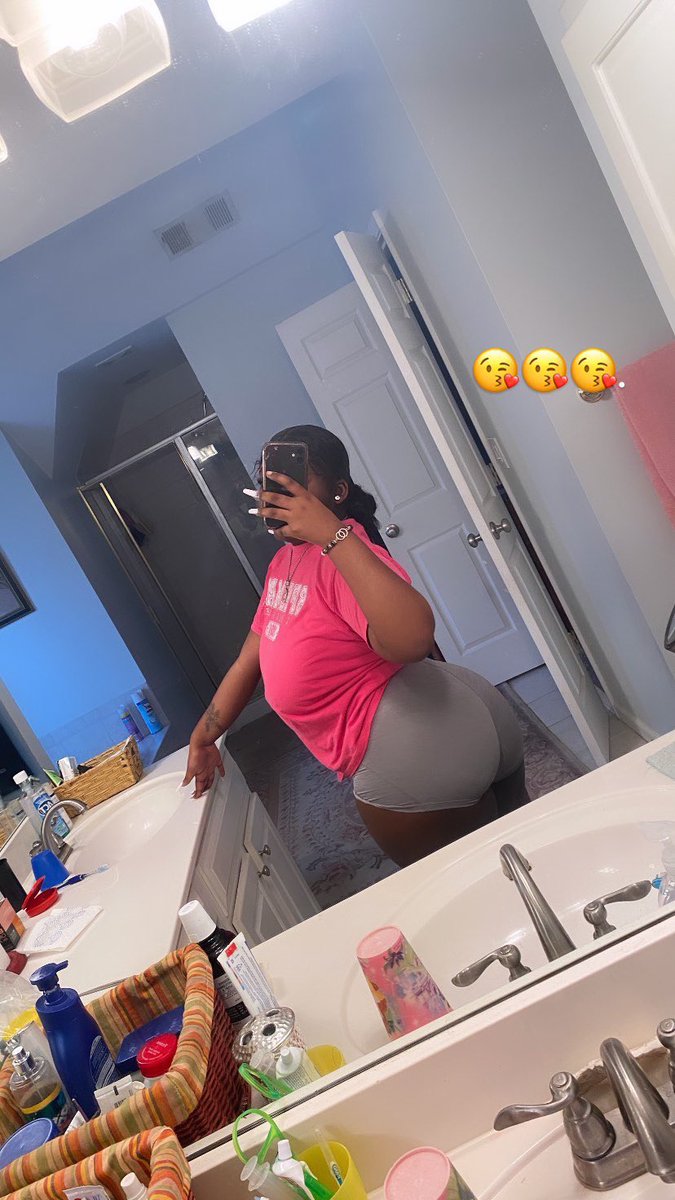 c2barbb's tweet photo. lmao wait till i lose this weight oms https://t.co/FZjk3CWKcY