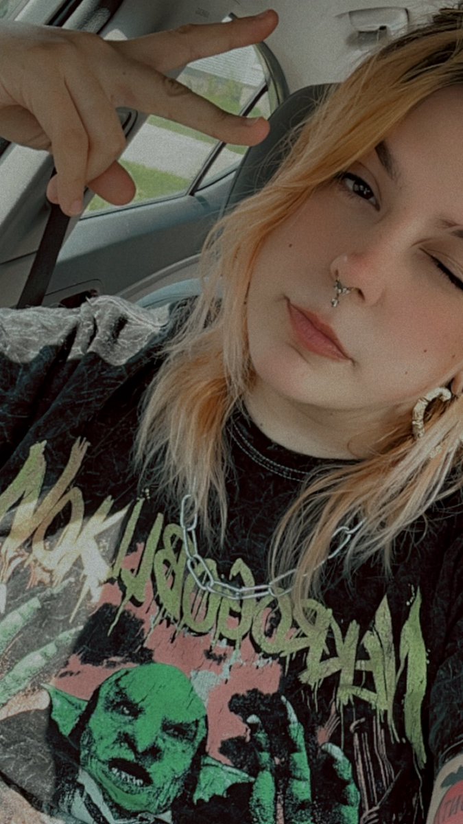 Draw_Me_Dead's tweet photo. 😤 COME LET ME STAB YOU! Your earlobes specifically 😭 babygirl needs her piercing practice https://t.co/0xqmCYwJCq