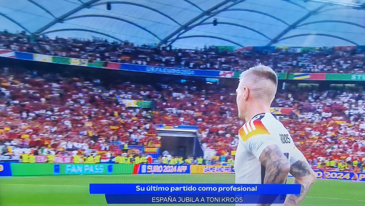 Cumpliendo con las mejores  expectativas, la <a href="/SEFutbol/">Selección Española Masculina de Fútbol</a> eliminó a la de Alemania.
Difícil no emocionarse con el acrobático salto de rana de <a href="/mikelmerino1/">Mikel Merino</a>.
¡Y se cumplió lo de que podía ser el último partido de <a href="/ToniKroos/">Toni Kroos</a>!