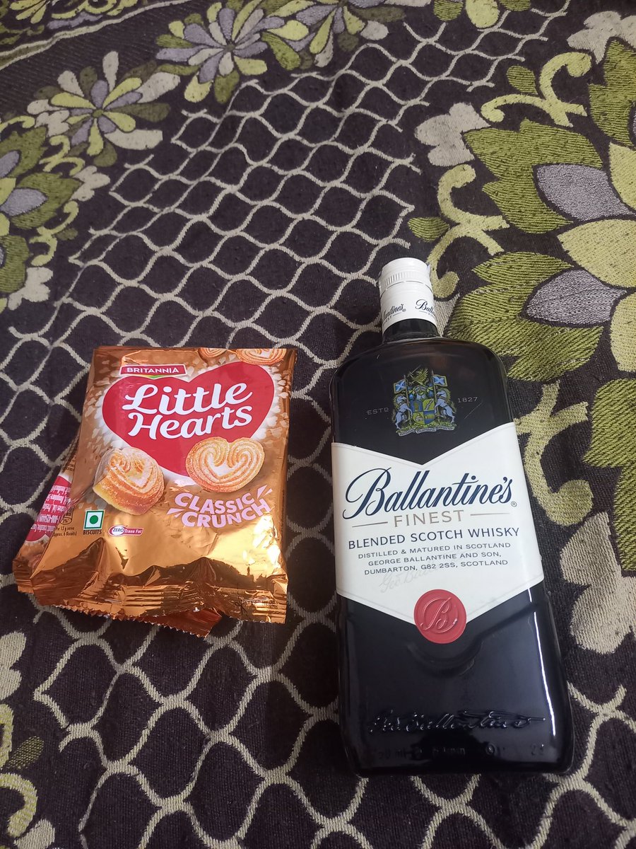 MaddiralaLoki9's tweet image. Ballantines 🥰❤️

Fav Little Hearts &amp;amp; Dairy milk 😋🤤🤤

#Madhapur  #HYD