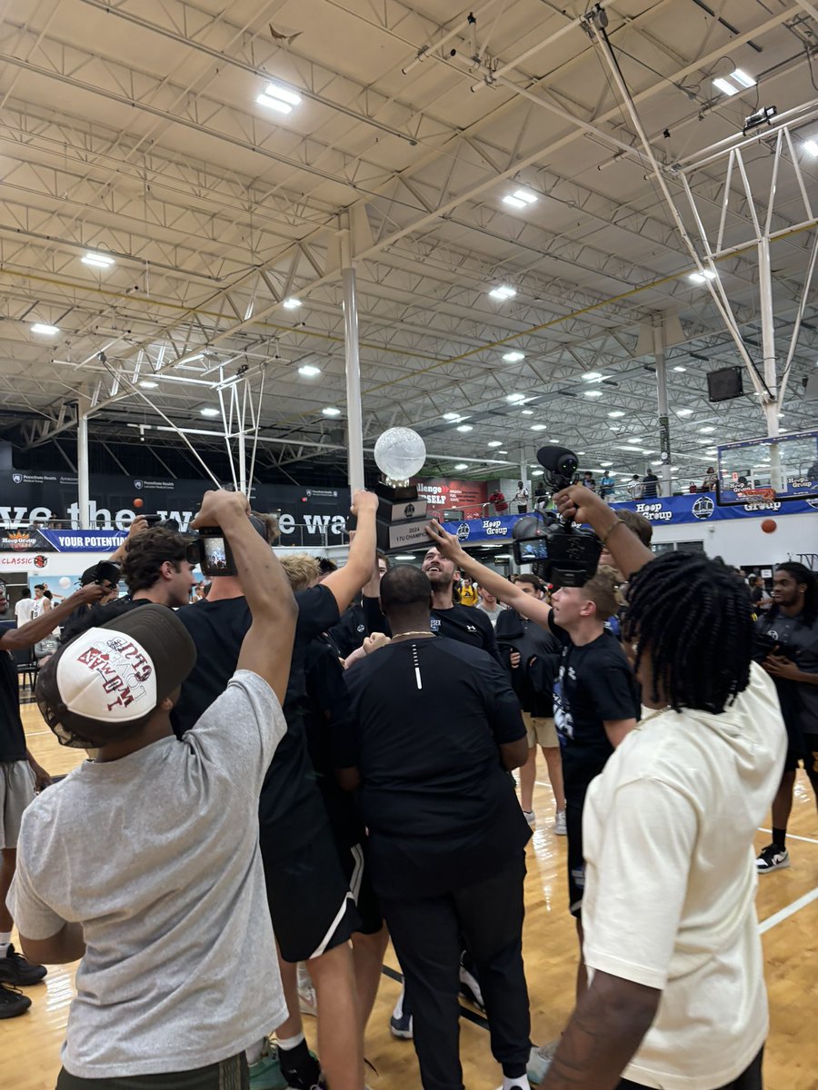 2024 17U <a href="/HGSL_HoopGroup/">HGSL</a> goes to the <a href="/MiddlesexMagic/">Middlesex Magic</a>!

What a season for <a href="/L_Pap21/">Coach P.</a> and his squad.

Teagan Swint led the way in the championship with 18 points (3 three’s)