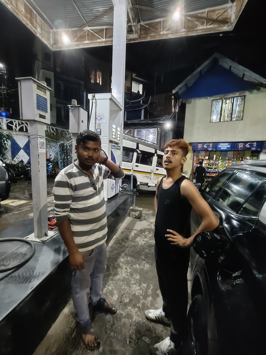 rawat_91's tweet photo. Had a bad experience at #TashiServiceStation Kalimpong. These guys running scam of stopping filling in between and starting again. Even arguing that "go complain wherever you want. Sad state of fuel stations and specially of @HPCL because this is not the first such incident. https://t.co/3H8HPC6UTy