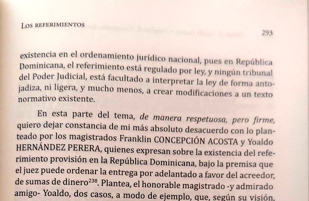 jorge12362's tweet photo. Debate doctrinario entre juristas que tienen en común una sólida formación, pero afiliación a diferentes escuelas de pensamiento. !Excelente obra ésta¡ https://t.co/aCa5LoBNKc