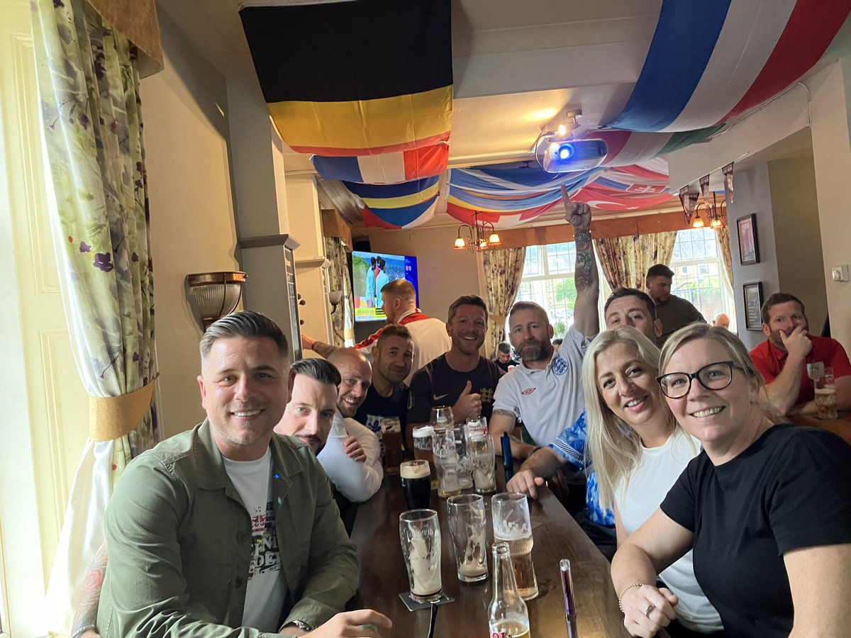 mickywil141's tweet photo. #SSNTHREELIONS 
Blue Star Langley Park https://t.co/989wx8XctG
