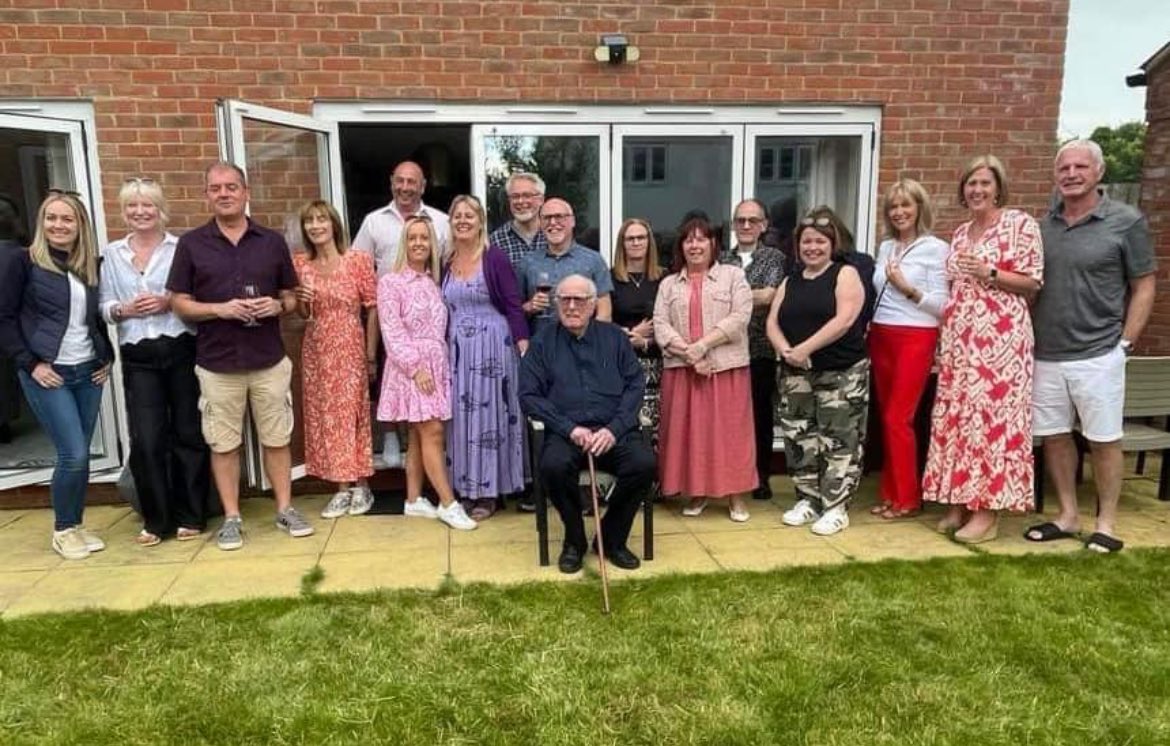 Kim Duff tweet media