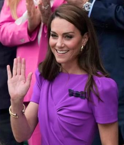 NWDisorder1111's tweet photo. Well, she's back. 

Alive, thin, seemingly well, smiling, waving. 

Admirers worldwide were worried, fearful for her safety &amp; welfare.

Rumors &amp; speculation grew, and she did nothing to refute any of it.

7 months of royal FAKERY. 

But WHY? 

For WHAT reason? 

#WhyKateWhy https://t.co/4EcTW6bvnf