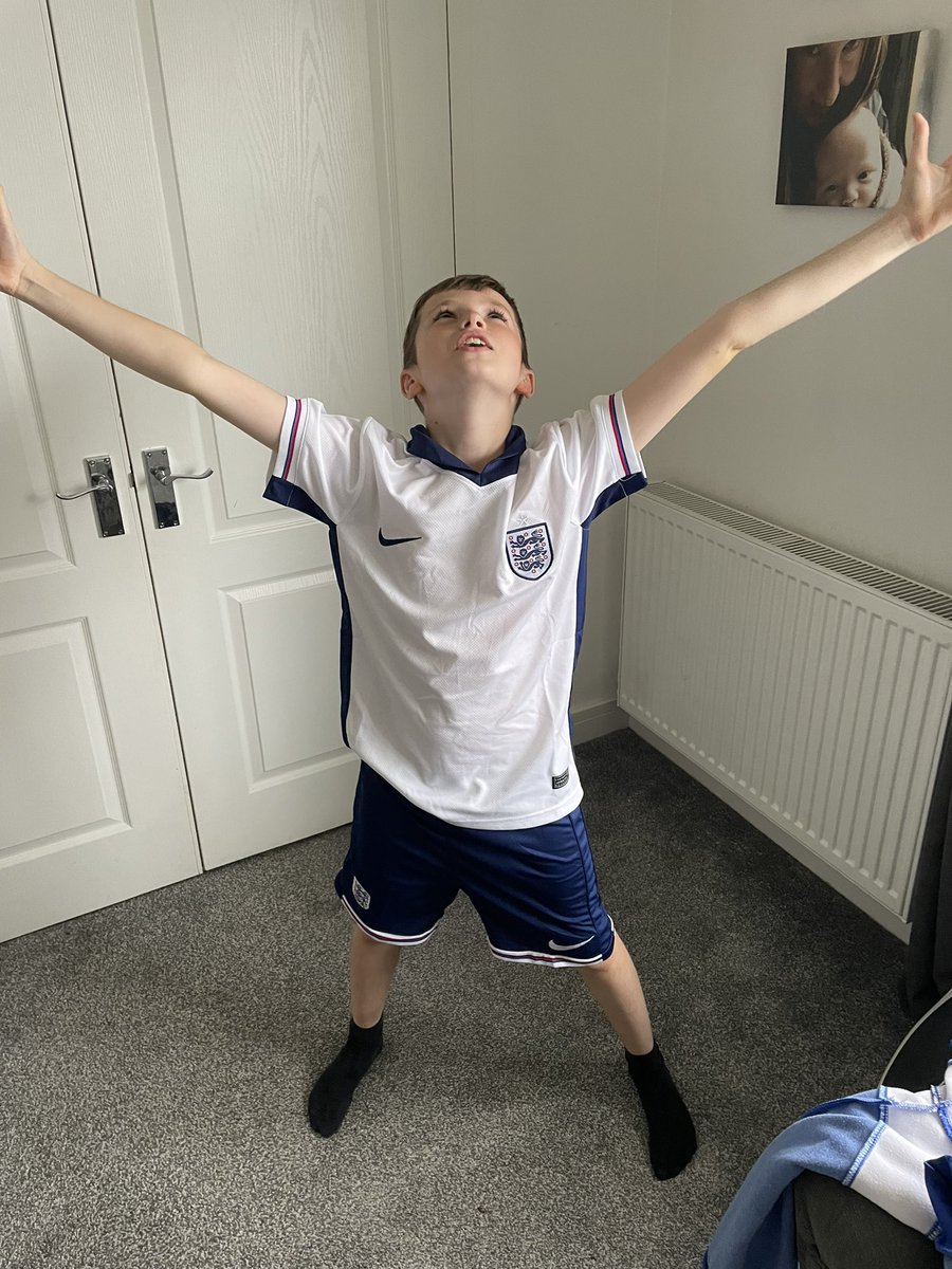 #SSNThreeLions come on England, bring it home 🏴󠁧󠁢󠁥󠁮󠁧󠁿 

Charlie, 10, Sheffield