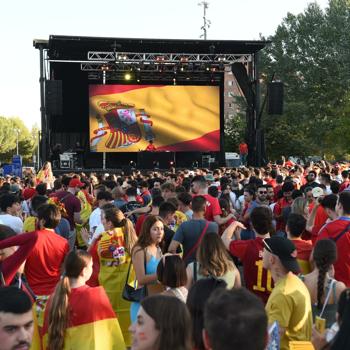 🟥 Des del PSC de Santa Perpètua de Mogoda, lamentem que l'Ajuntament, per ordre de l'alcaldessa Isabel Garcia, no hagi promogut una pantalla gran per veure la final de la Eurocopa.  Una oportunitat perduda per fomentar l'esperit comunitari i la cohesió social.#Eurocopa #SPM #PSC