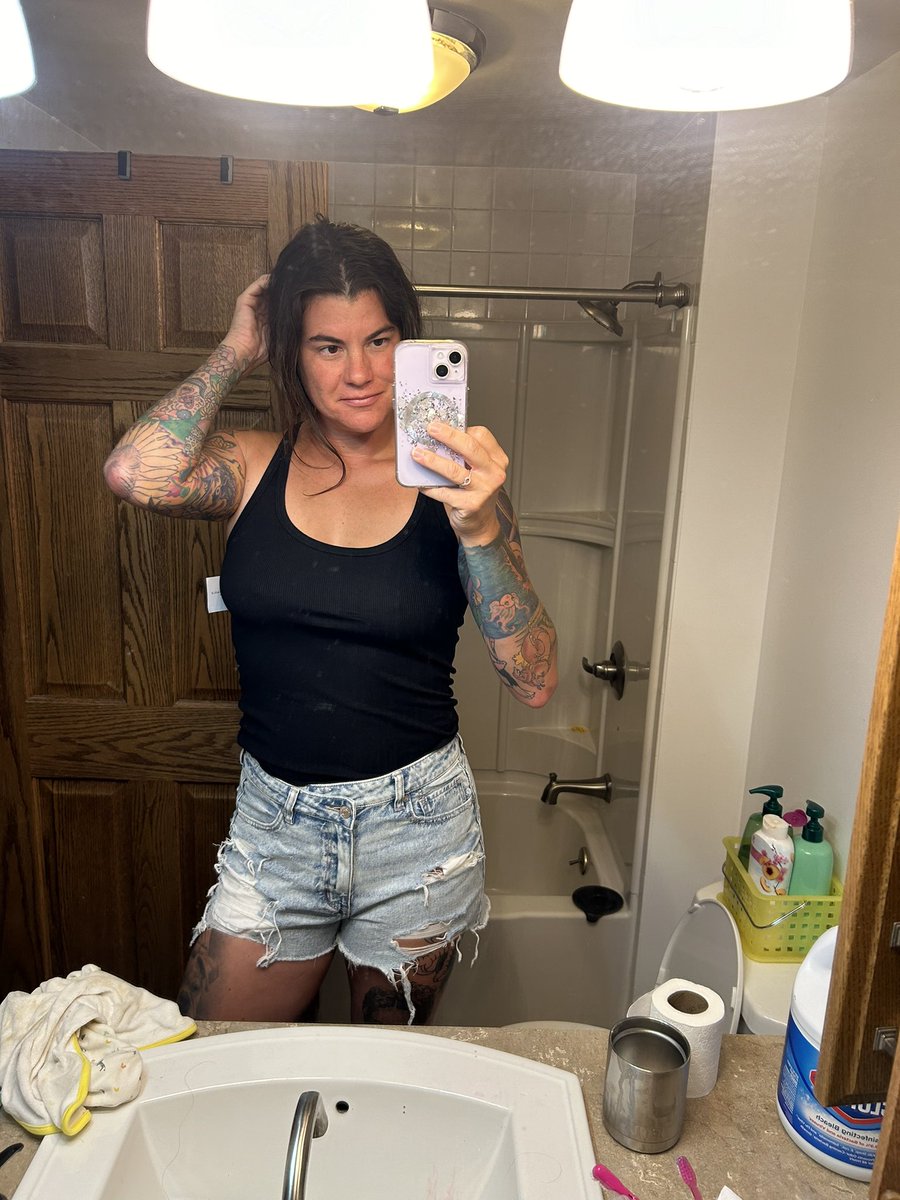 SpragueCaitlin's tweet photo. Feeling cute in my dirty bathroom 😈 https://t.co/8b7FII5RNy
