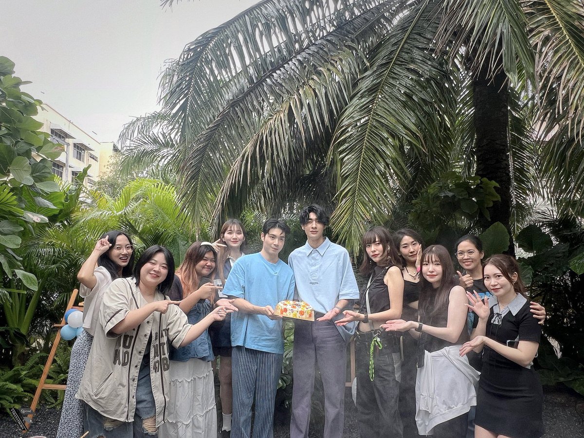 Shen_Xi_shen's tweet photo. ByeBye Thailand 🇹🇭
日本に帰ります🇯🇵
VIEWの誕生日イベントに参加出来て、本当に本当に良かったです💙
お互いに沢山は話せないし、ツーショもぎこちないけど、これからも応援してるよ( ・∇・)
🐺Arigatona💫💫

ครึ่งแรกของทริปนี้เต็มไปด้วยความยากลําบาก. ฉันปรึกษาทีมวิวทุกวัน. มีกํ���ลังใจและความช่วยเหลือของทุก��น. ฉันสามารถเข้าร่วมงานเลี้ยงวันเกิดได้. ฉันเจอเพื่อนที่ดี.
 คุณสามารถพบกับ VIEW และสร้างความทรงจําที่ยอดเยี่ยมได้. ฉันหวังว่าหลายคนจะรักฉันและฉันจะทําหลายสิ่งให้สําเร็จ.
 ขอบคุณมากครับ.
 แล้วเจอกันงานหน้านะครับ💙🐺

#Playboyytheseries #เล่นจนเป็นเรื่อง
#vthanathorn #THANATHORNBUNS
@VTHANATHORN_OFC 

#HBDBoatViewChillDay